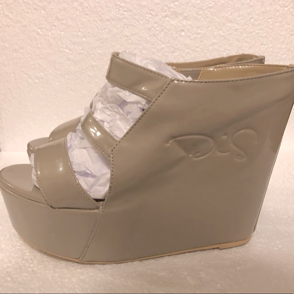 “Di’s” By David Issac, Size 9M Tan Solid 5” Platform Shoes